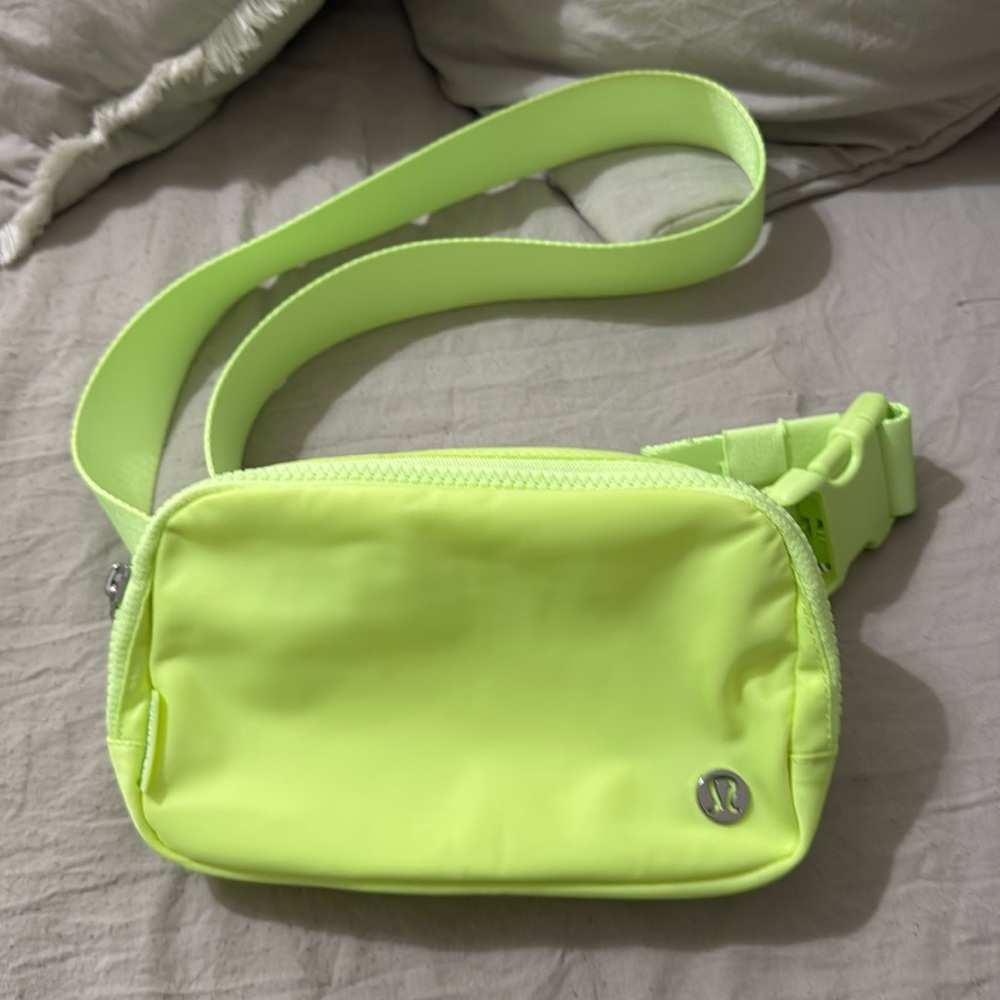 LULULEMON FLOURESCENT YELLOW BELT BAG